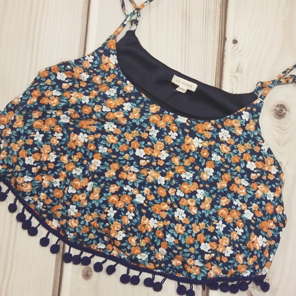 En Creme Tops - En Creme Crop Top Size S